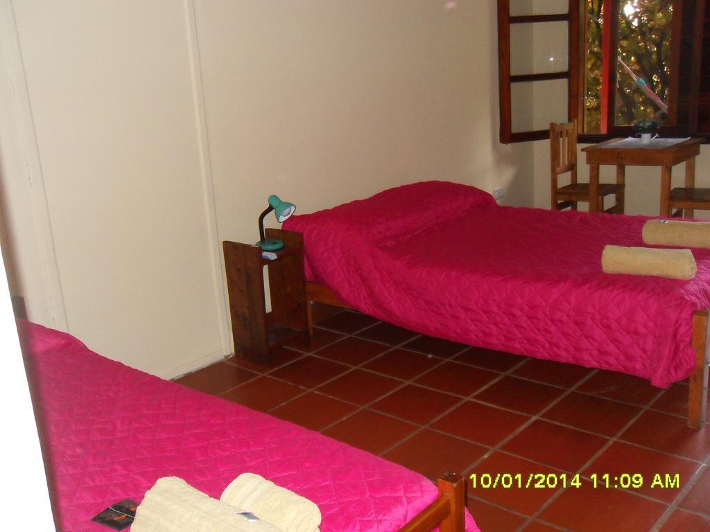 Hostel Y Posada Colibri Puerto Iguazu Exterior photo