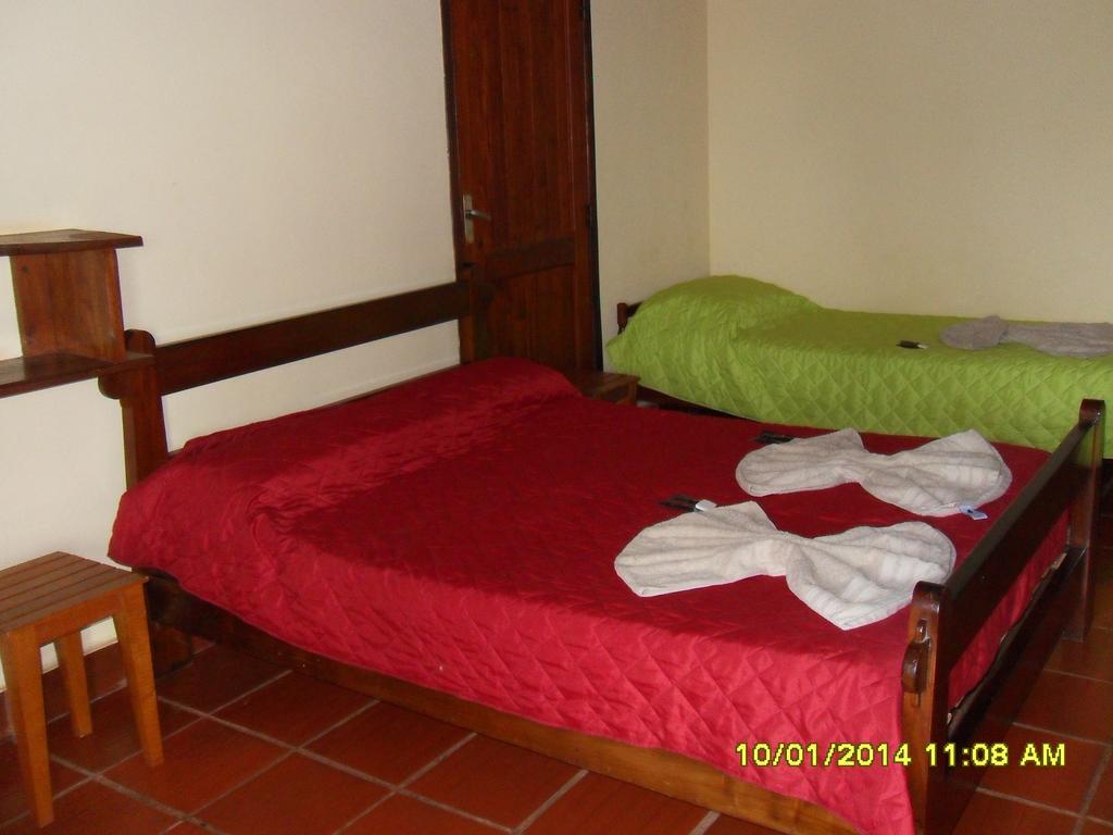 Hostel Y Posada Colibri Puerto Iguazu Exterior photo