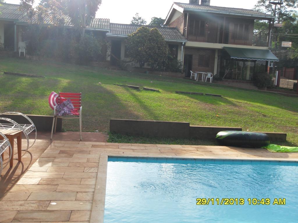 Hostel Y Posada Colibri Puerto Iguazu Exterior photo