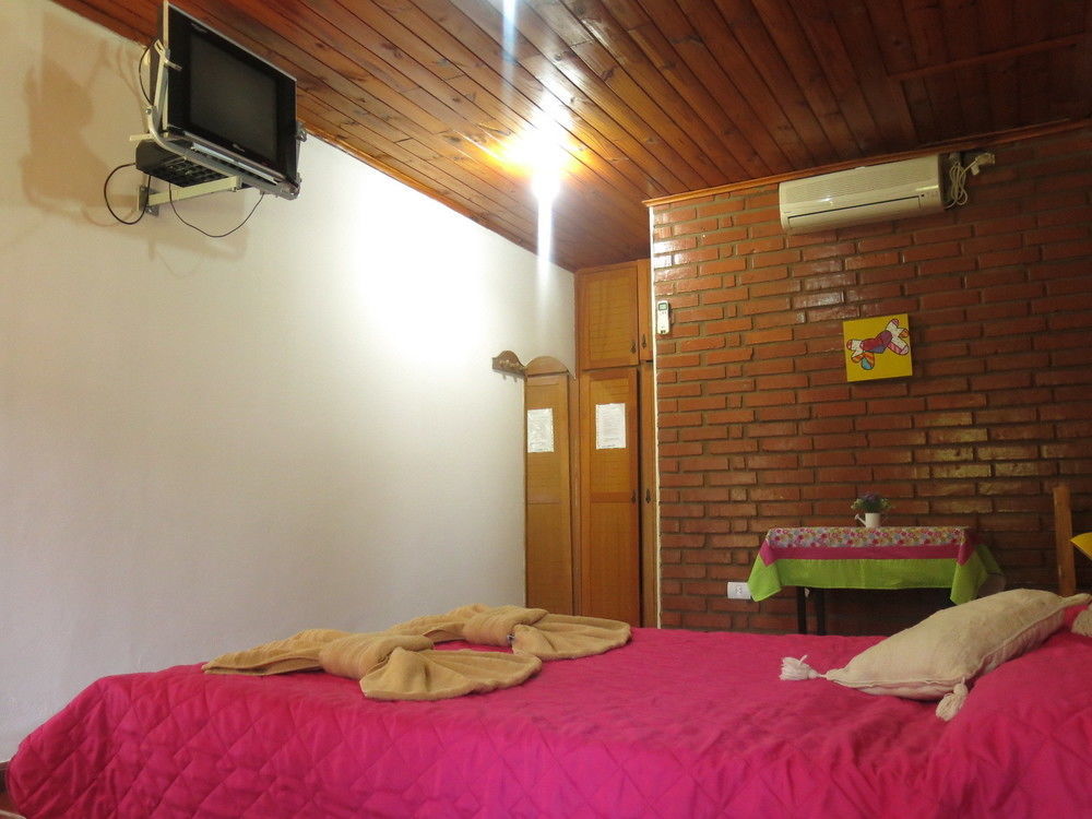 Hostel Y Posada Colibri Puerto Iguazu Exterior photo